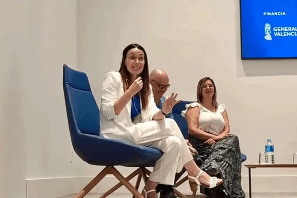 Eva Mazuecos, conferencista para eventos corporativos sobre Bienestar Organizacional