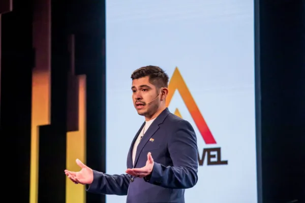 Edgar Dojaque, conferencista para eventos corporativos sobre Diversidad e Inclusión