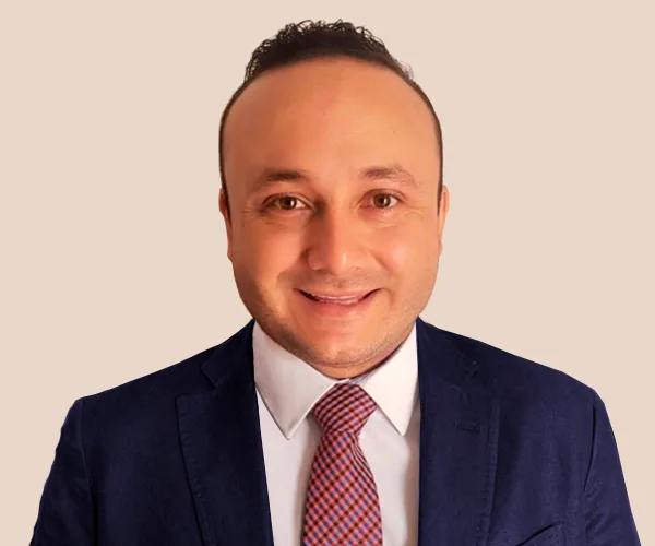 Alan Flores Garcia — Conferencista de Trabajo en Equipo
