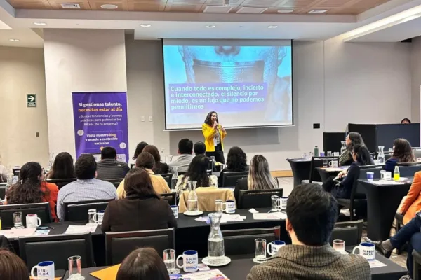Paola Canessa, conferencista para eventos corporativos sobre Seguridad Psicológica