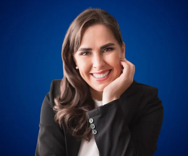 Alejandra Varela Chaverri — Conferencista de Motivación